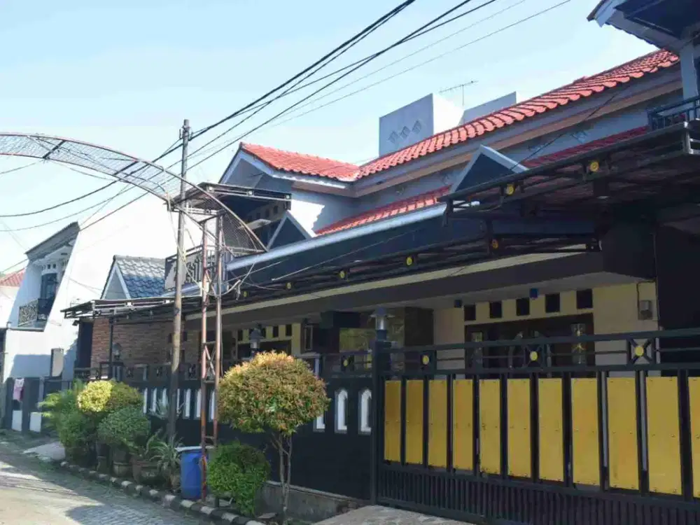 Dijual Rumah luas terawat di Bintara, Bekasi Barat
