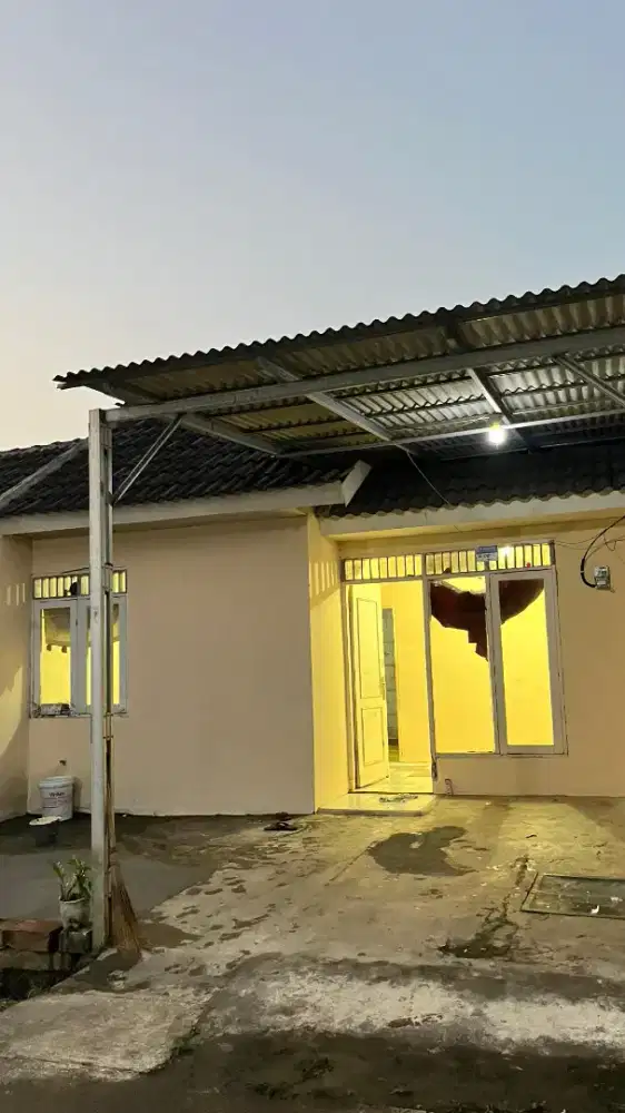 Disewakan rumah di Villa Gading Royal 3