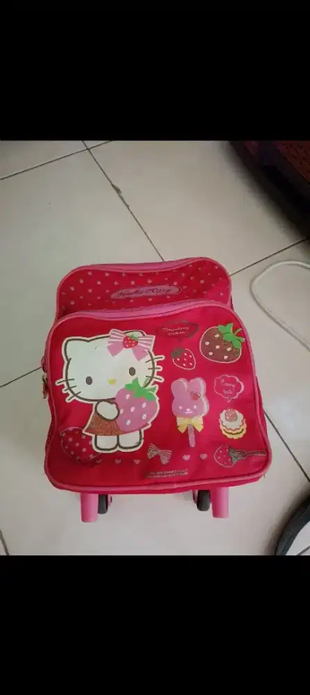 Dijual Tas Trolley Anak Hello Kity ukuran 22x15x30cm.