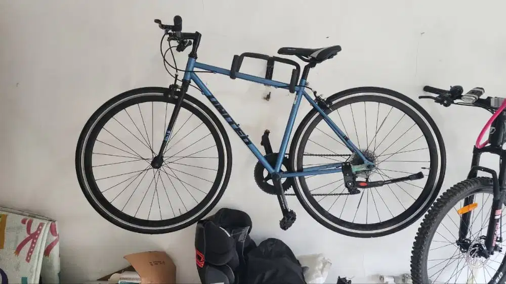 Sepeda hybrid / Urban United Slick 700