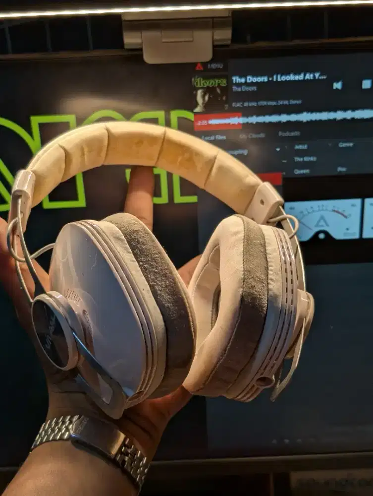 Headphone Headphones Headset From VIVAN ( White Color )