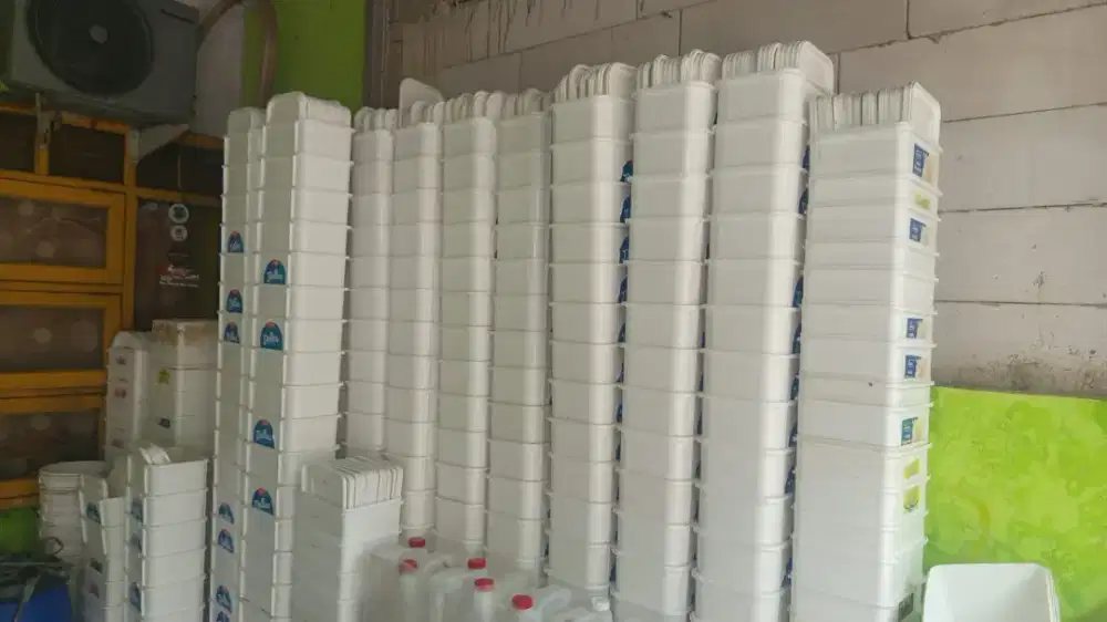 Ember 8kg kotak putih Bekas es krim lengkap tutup