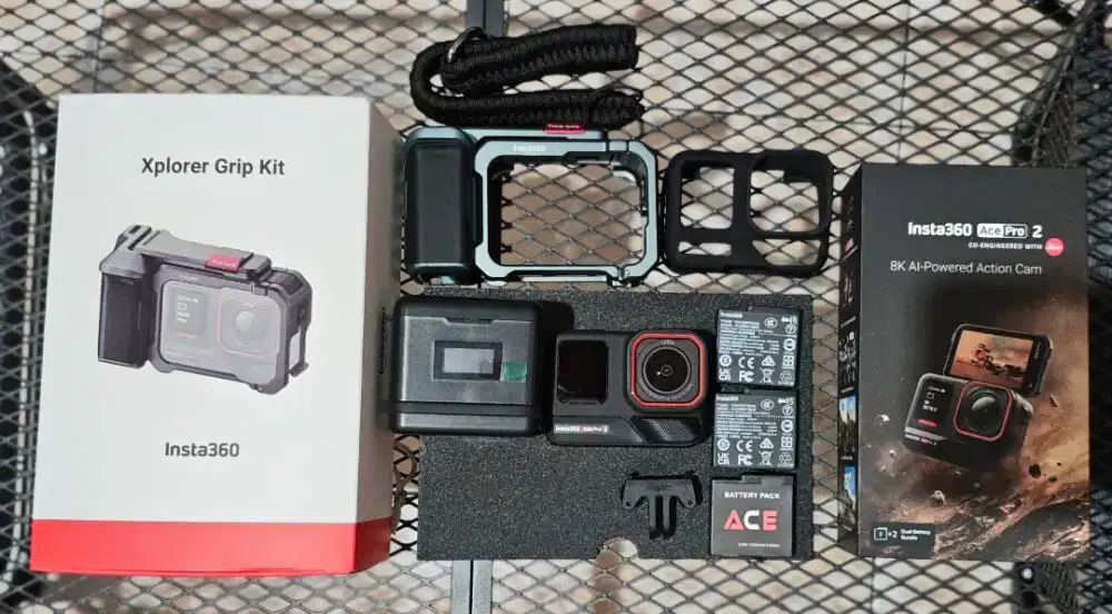 Insta360 Ace Pro 2 Bundling 2 Baterai + Explore Gray