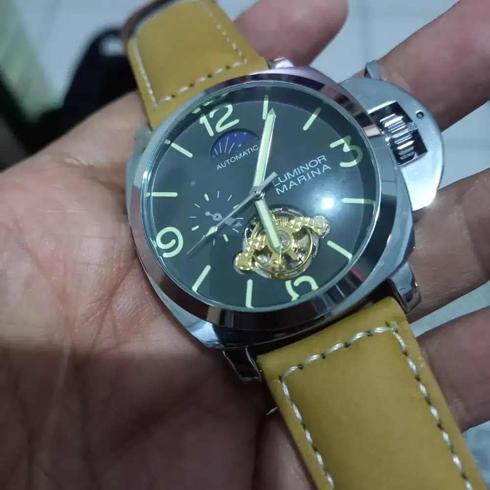 Jam tangan pria
