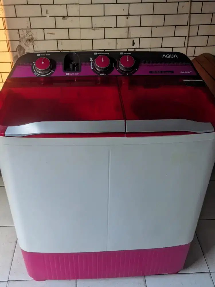 Mesin cuci AQUA 8KG pink mulus
