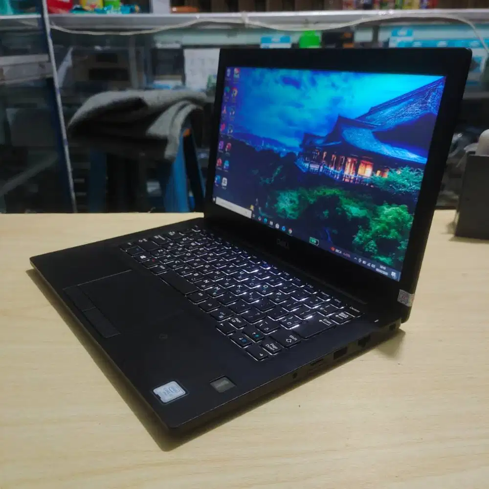 Laptop Dell Latitude Intel Core i5 7th 8/256 Keyb Backlight Mulus SSD