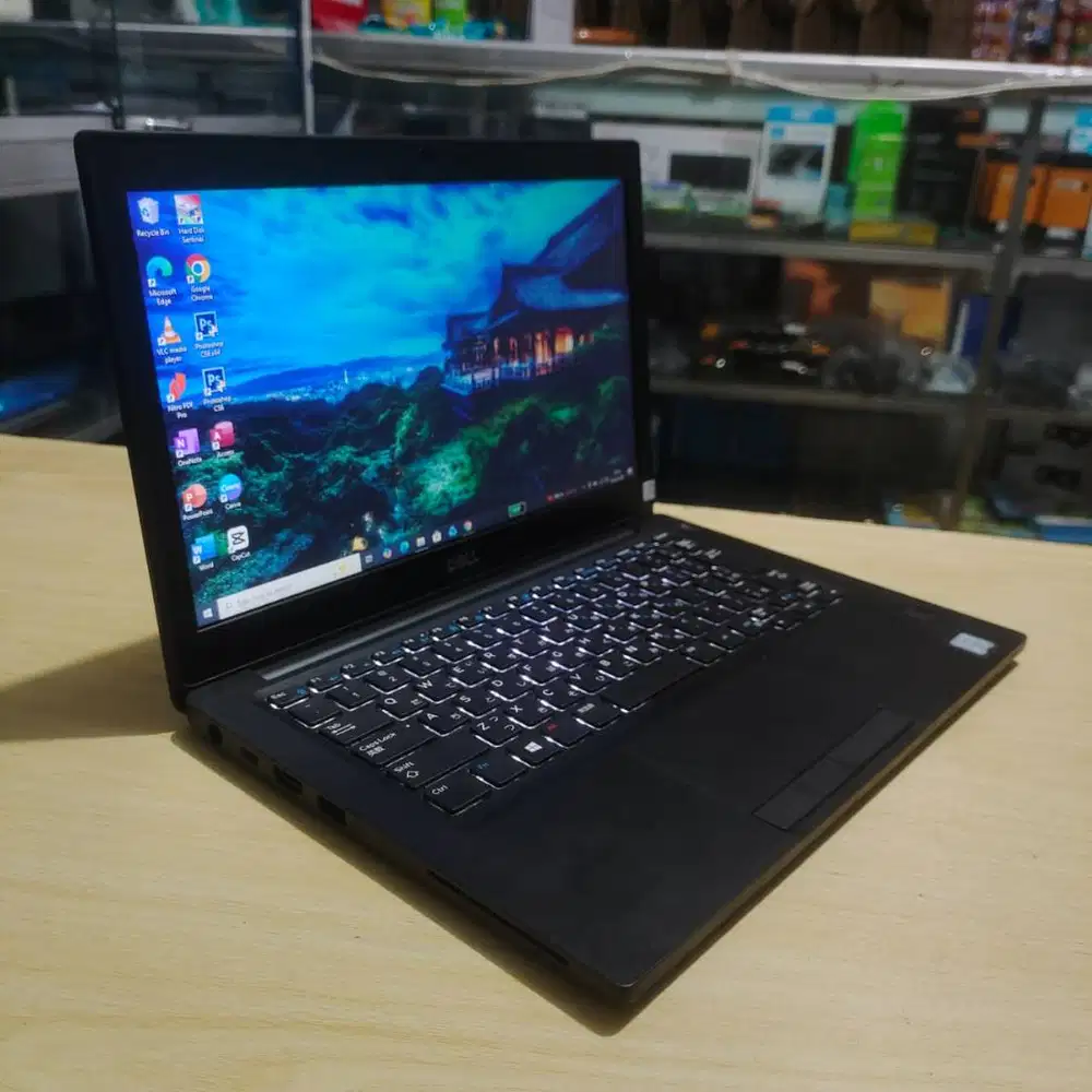 Laptop Dell Latitude Intel Core i5 7th 8/256 Keyb Backlight Mulus SSD