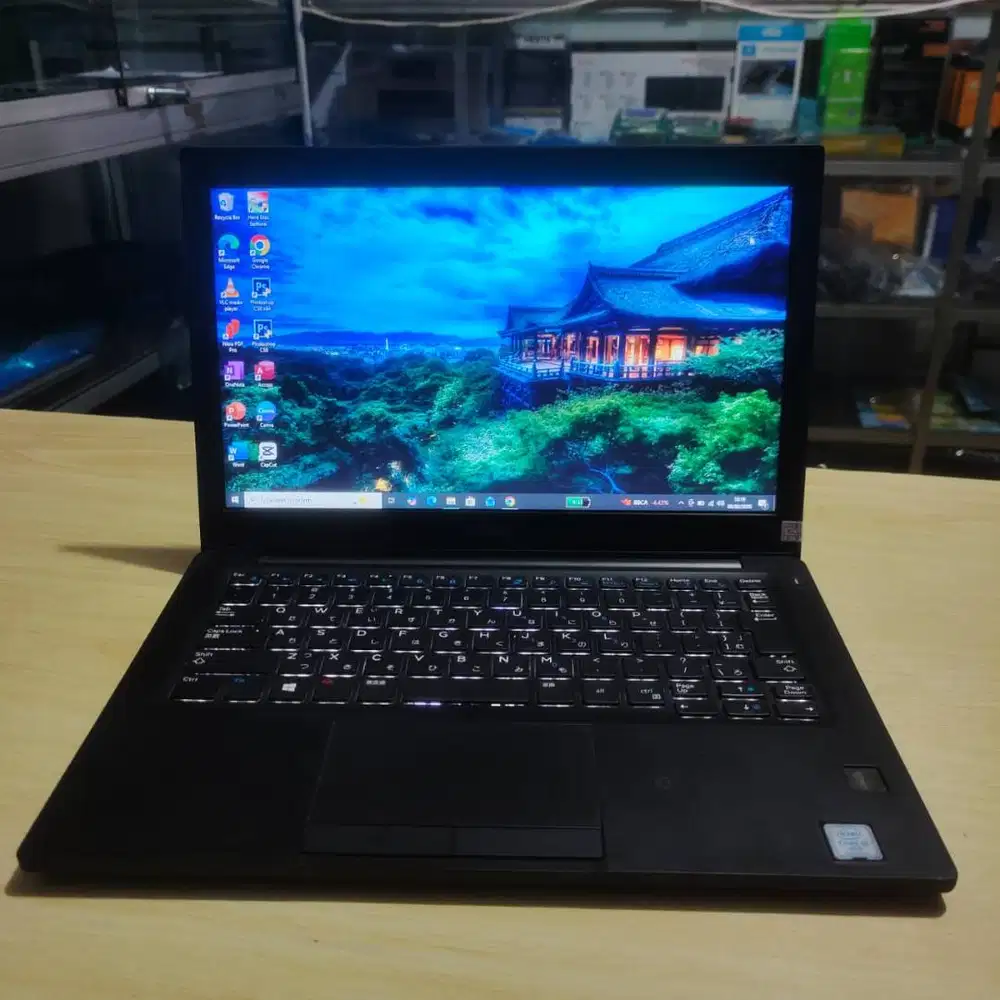Laptop Dell Latitude Intel Core i5 7th 8/256 Keyb Backlight Mulus SSD
