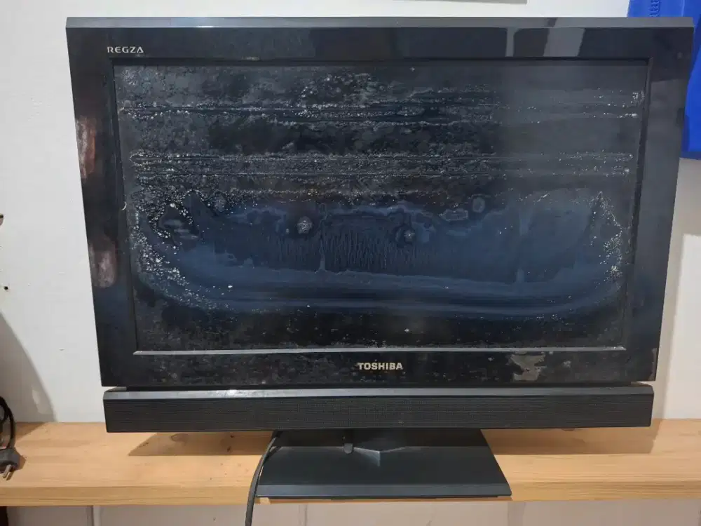 Toshiba Regza 24PB1E 24 LCD TV Rusak Layar, Cocok Sparepart