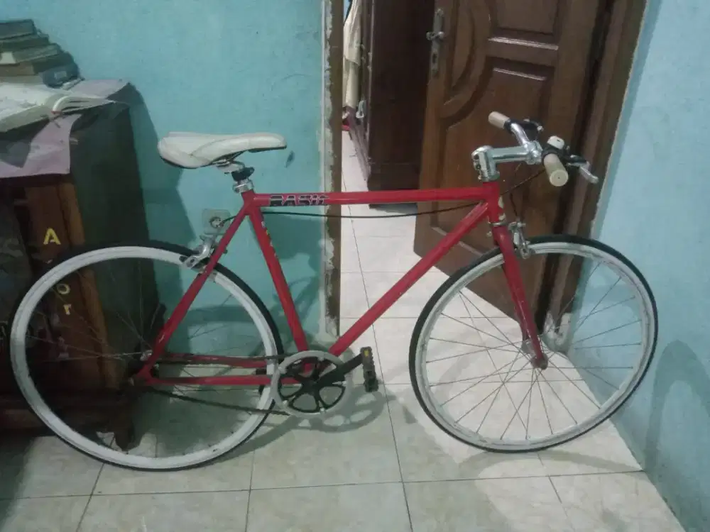 sepeda fixie / single speed warna merah*