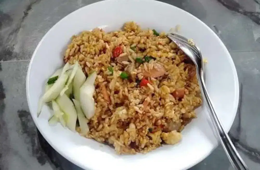 Dicari karyawan pengalaman untuk membuat dan menjual nasi goreng