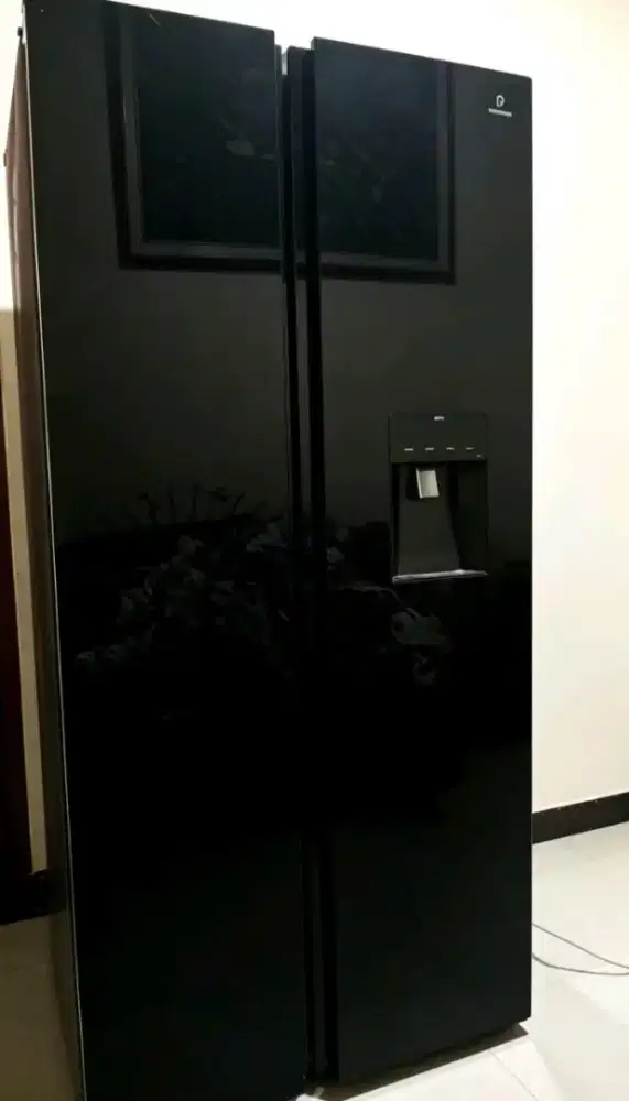 Kulkas X APARTEMEN mewah warna hitam ,side by side