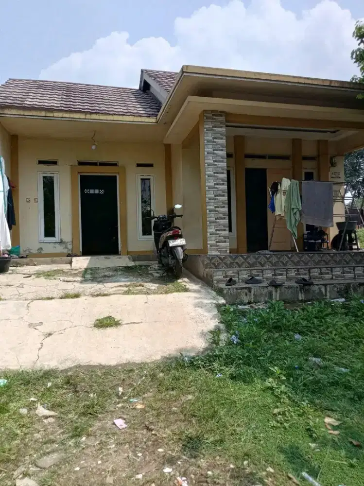 Jual rumah halaman luas area binong karawaci