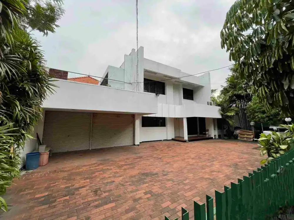 Dijual Murah Rumah 2 lantai di Jalan Progo Surabaya Pusat