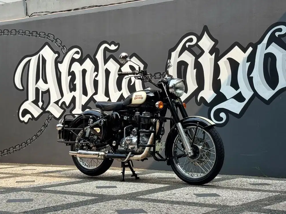 ROYAL ENFIELD CLASSIC 500 FULL PAPER ISTIMEWA STREET TRIUMPH