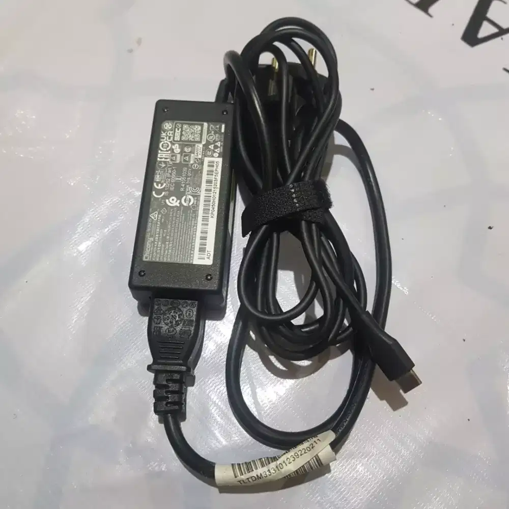 Adaptor charger laptop type c kondisi bekas copotan
