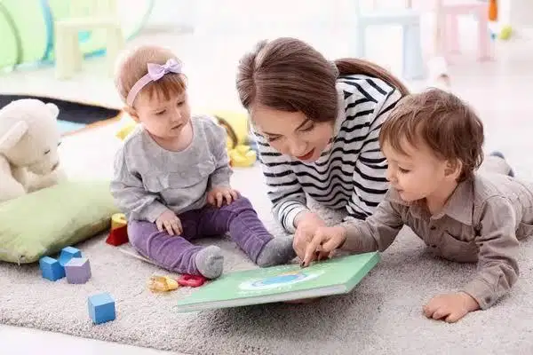 DICARI PENGASUH BAYI (PULANG-PERGI)