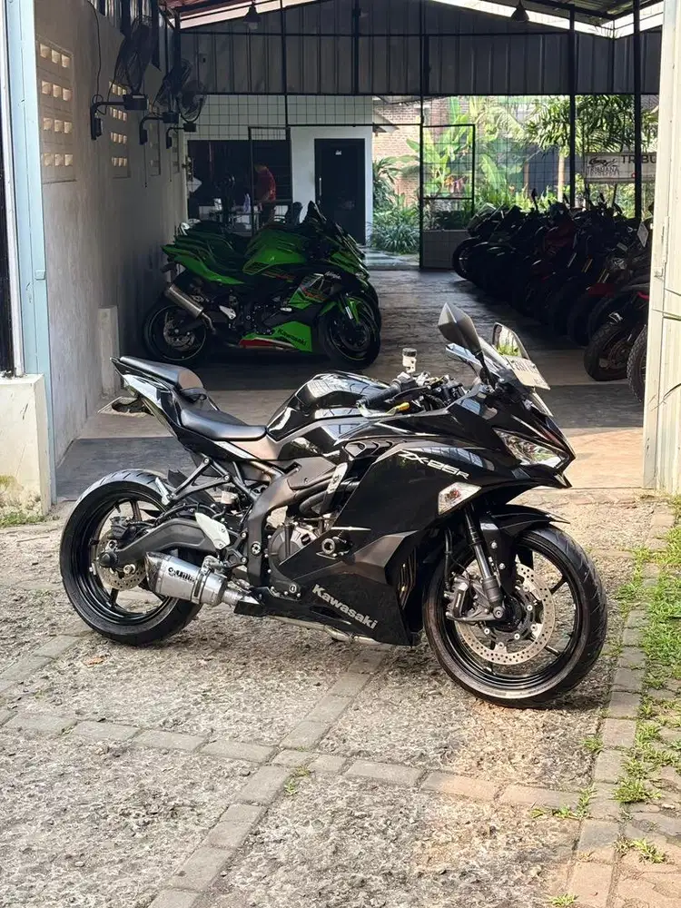 ZX25R LOW KM LIKE NEW