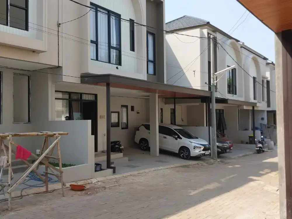 Rumah Mewah 2 Lantai Di Cirendeu Ciputat Dekat MRT Toll Lebak Bulus