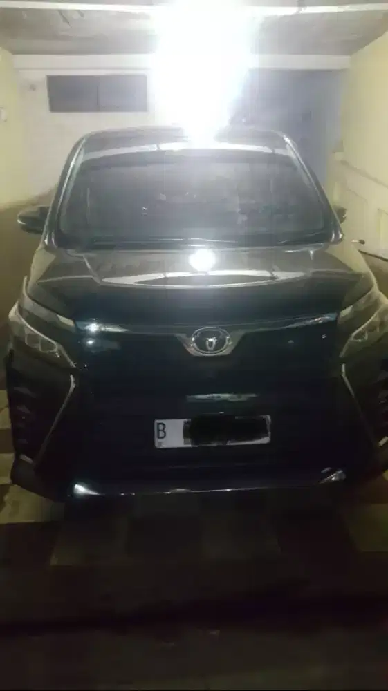 Toyota Voxy 2017 kondisi sangat terawat