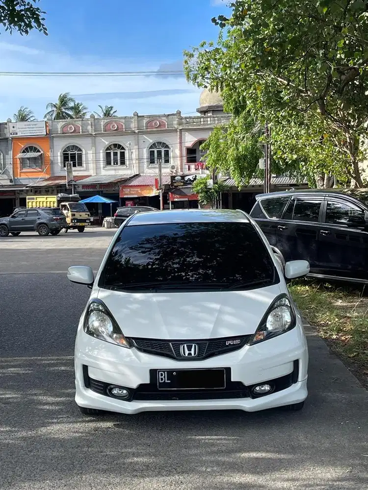 JUAL HONDA JAZZ RS MATIC 2013
