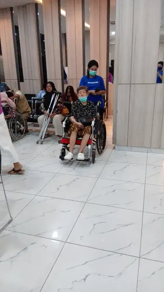 di cari warnen semi suster lansia.surabaya