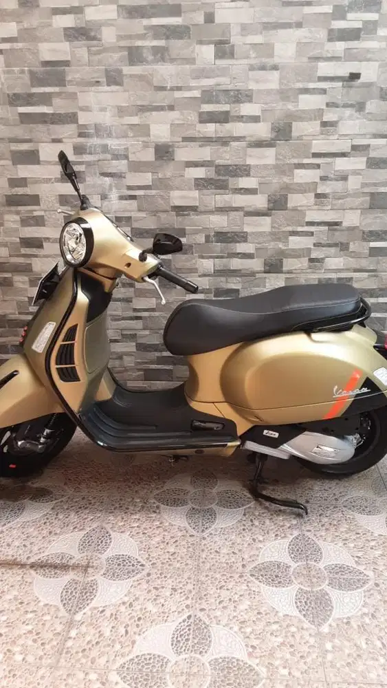 Jual cepat vespa gts 150 ss 2023 like New