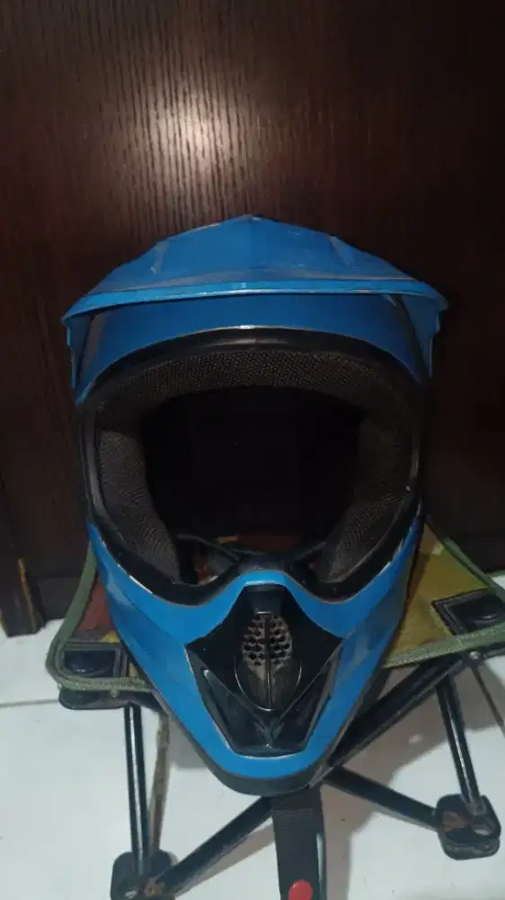Helm ori KLX dan KYT model cross