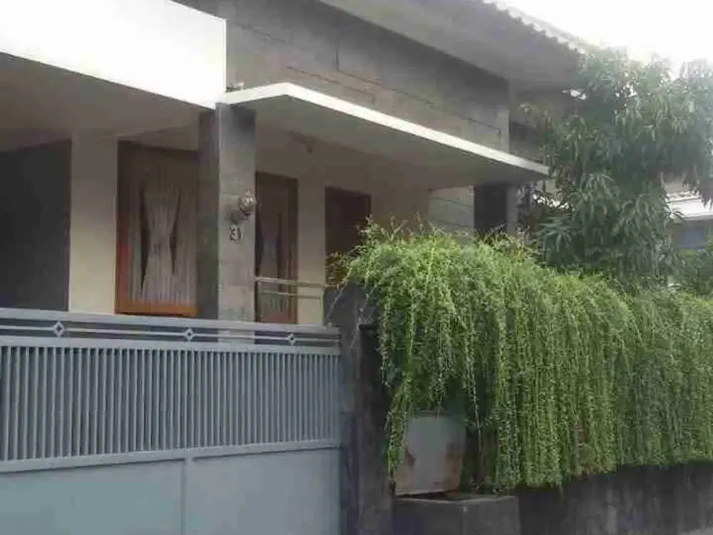 Rumah 2 lantai siap huni di komplek Turangga Buah Batu dkt Tsm