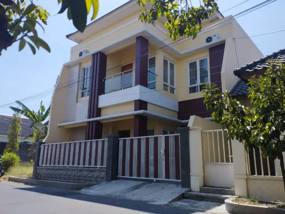 Rumah Bagus siap pakai Dekat Manahan Solo