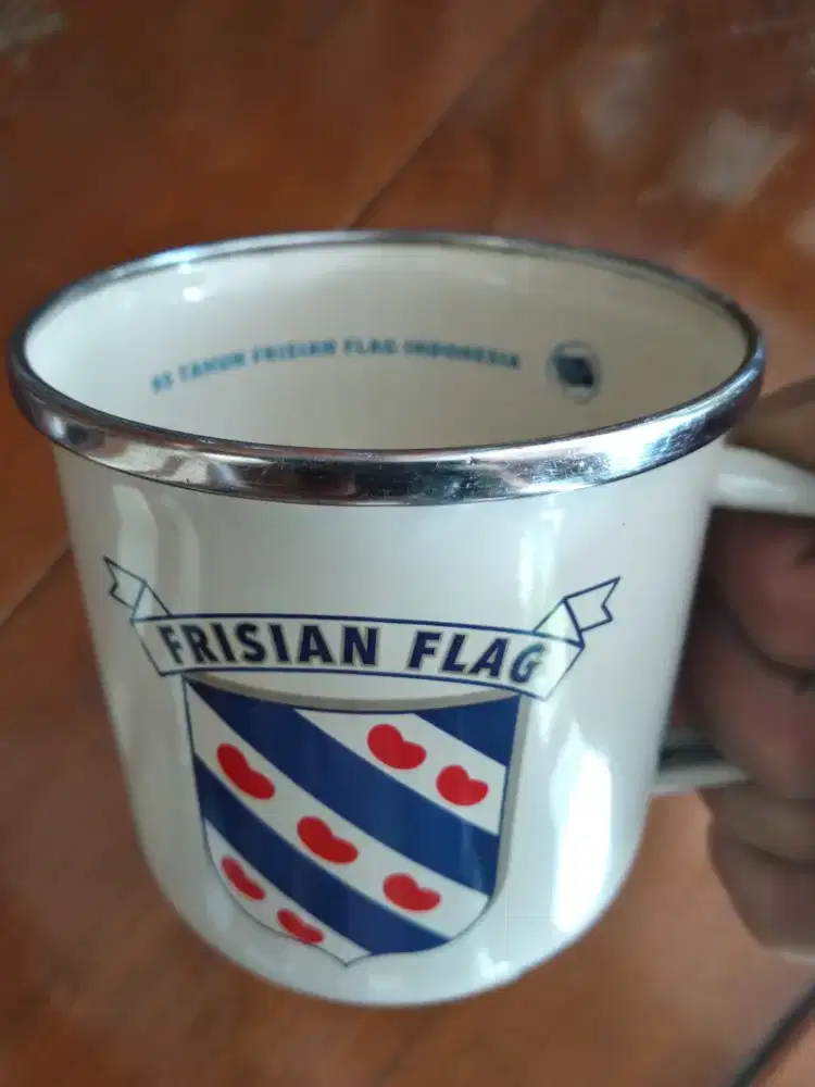 Cangkir kaleng enamel susu bendera frisian flag model lawas jadul unik