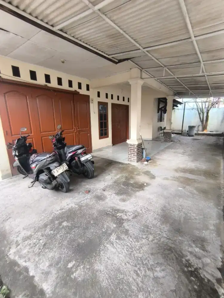 Di jual rumah dan 2 kontrakan