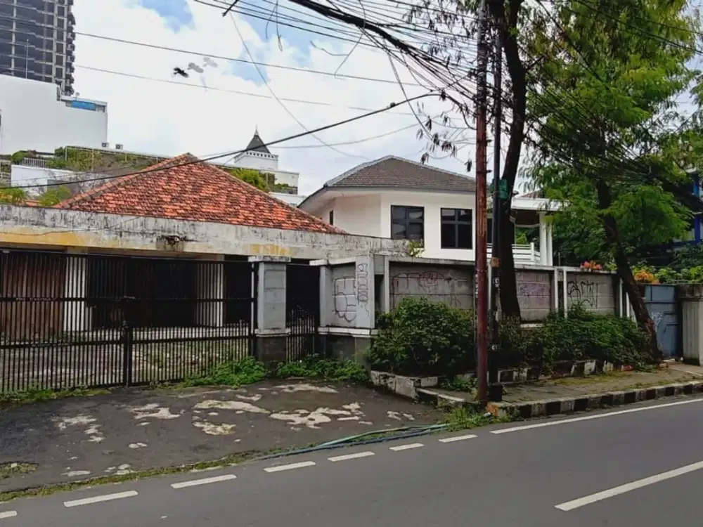 Rumah Lama di Kawasan Menteng - Jakarta Pusat (Hitung Tanah)