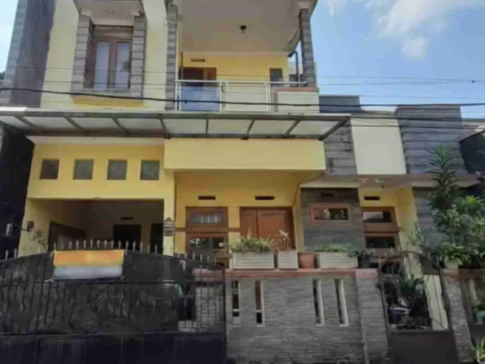 Dijual cepat ekspress kebut
Rumah 2 lantai, lokasi logam jakapurwa