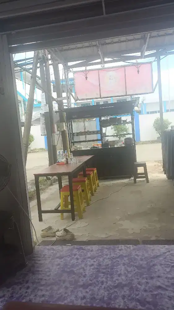 Dibutuhkan karyawati untuk jaga jualan ayam goreng tepung