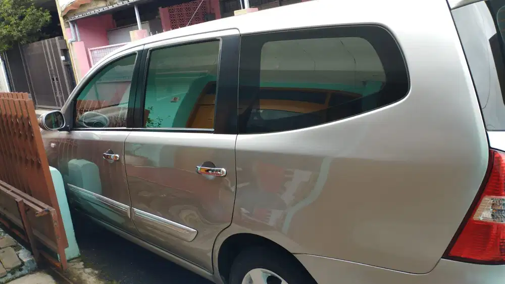 Nissan Grand livina 2010 Bensin