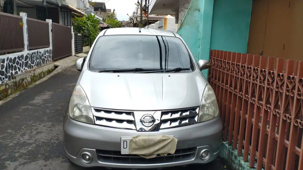 Nissan Grand livina 2010 Bensin