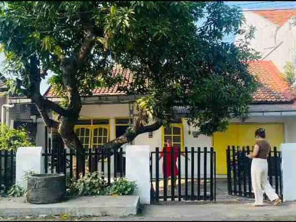 Rumah di kawasan pergudangan kota Cirebon akses container
