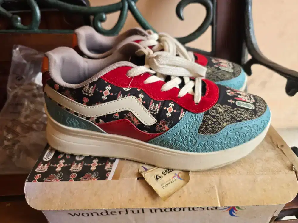 Sepatu Aerostreet Spesial edition Nusantara model papua