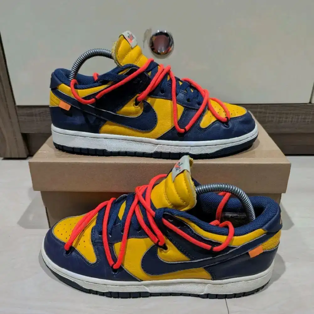 SEPATU NIKE UNIVERSITY GOLD SIZE 40.5