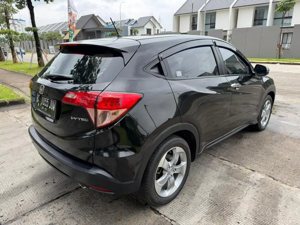 hrv hr-v e at 2017 hitam km low