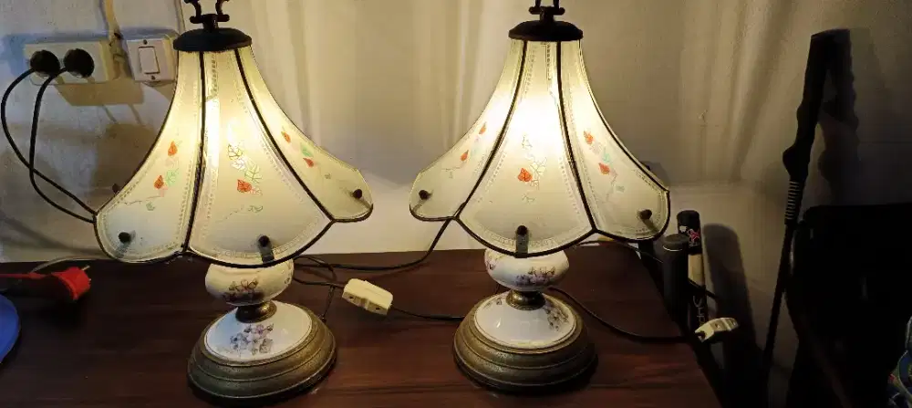 Lampu meja antiq