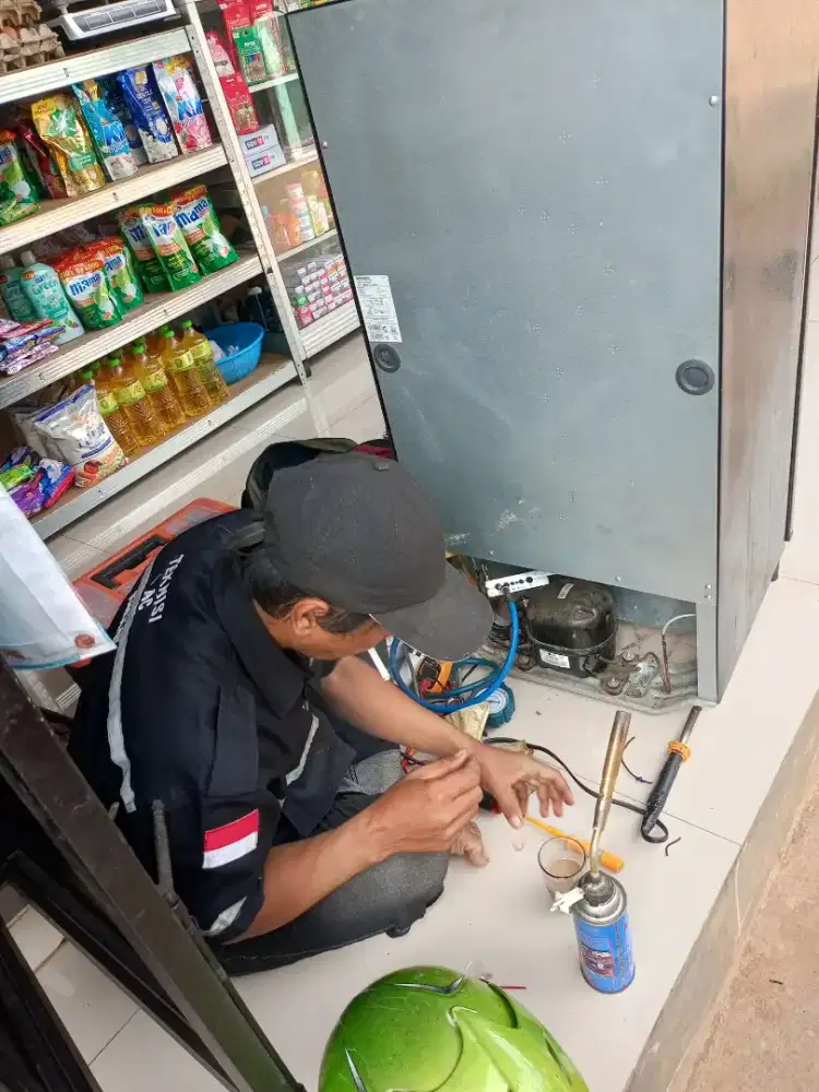 Service kulkas showcase freezer, Ac, mesin cuci,waterheater, pompaair