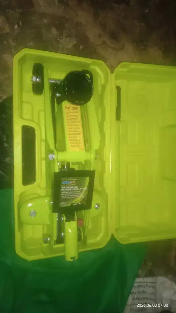 Dingkrak mobil kekuatan 2 ton salh beli baru dipake semingu