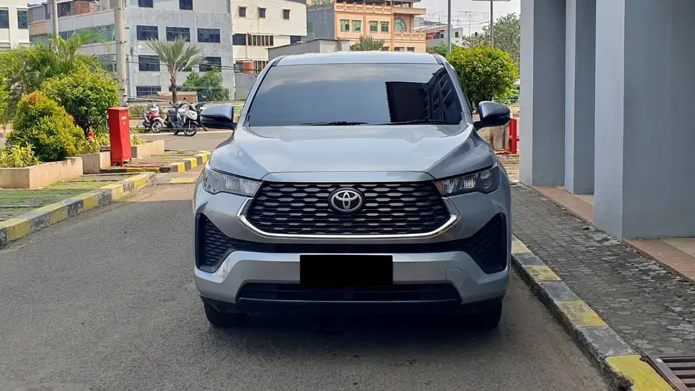 Toyota Kijang Innova Zenix 2.0 G CVT Bensin AT Silver 2024 Like New
