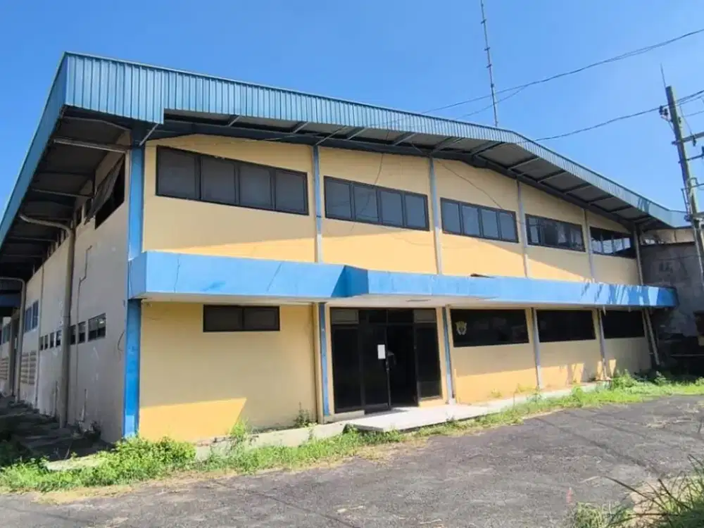 Gudang siap pakai di kompleks pergudangan SIER, Surabaya Selatan