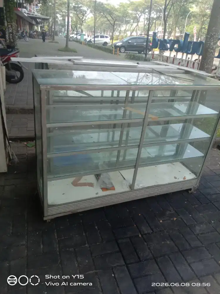 Jual cepat tiga unit etelase kaca etelase warung