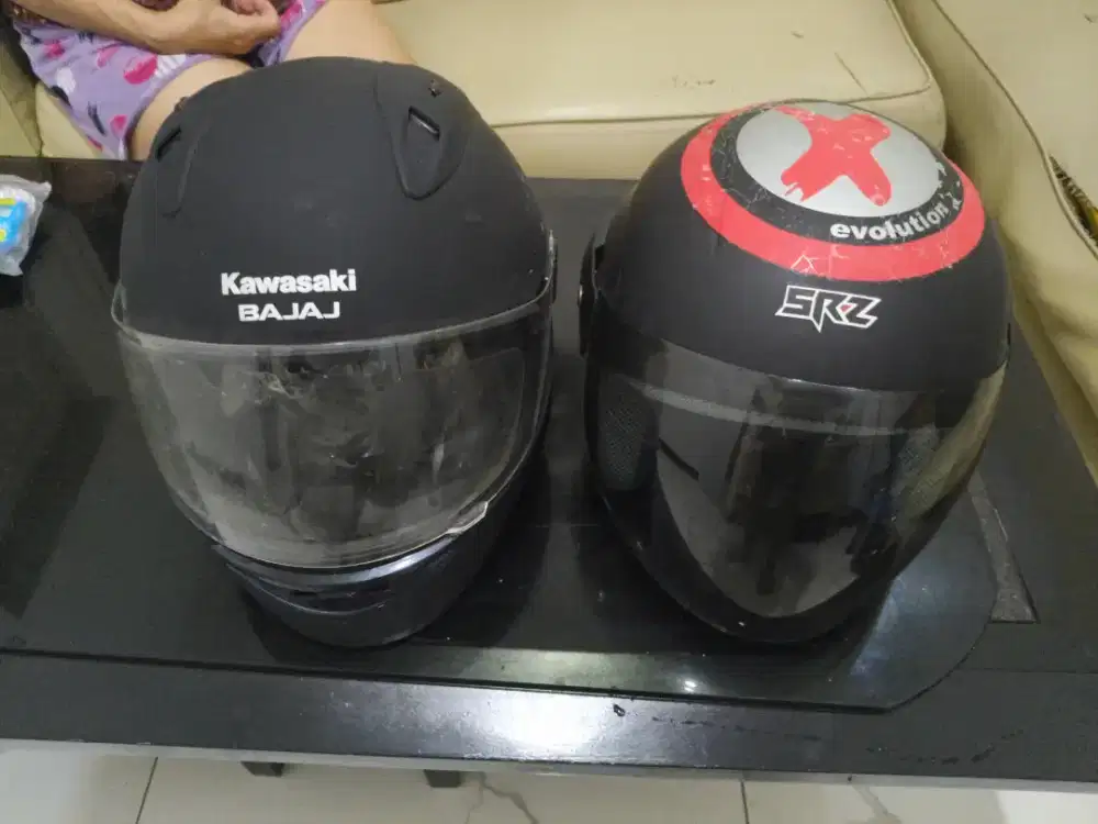 Dijual borongan 2helm.