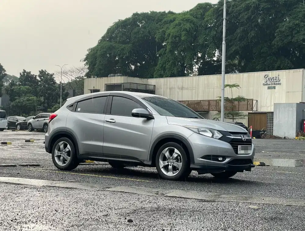 HARGA TERMURAH!! HONDA HRV E CVT AT MATIC 2018 SILVER