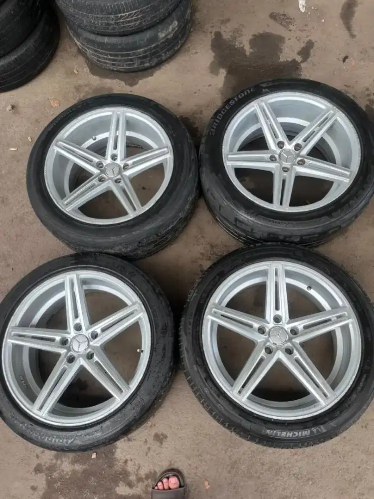 Vossen ring 18 lebar 8-9 pcd 5x114,3 ban 235/45-235/50 R18